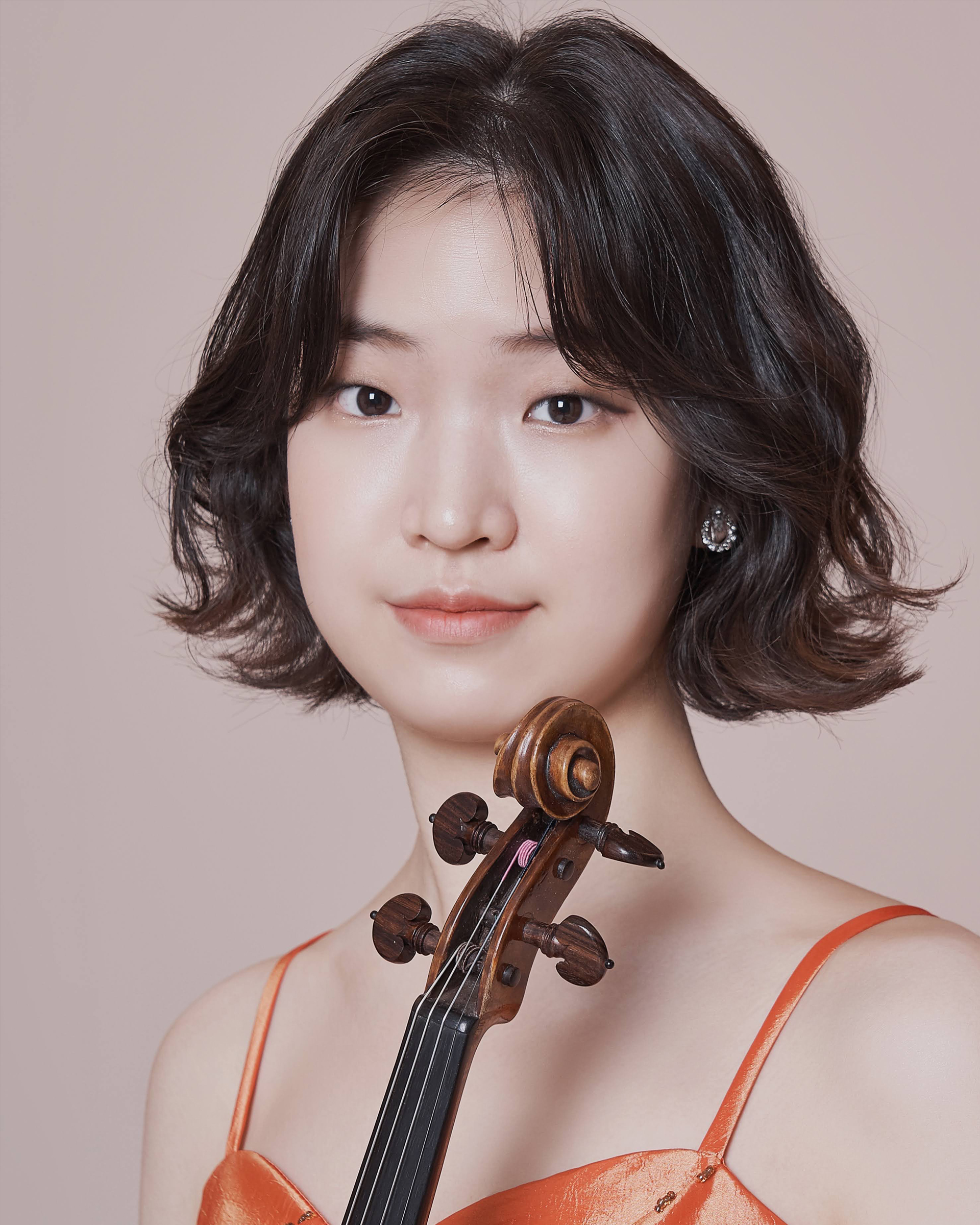 Daisy Myungweon Lee_Viotti 01